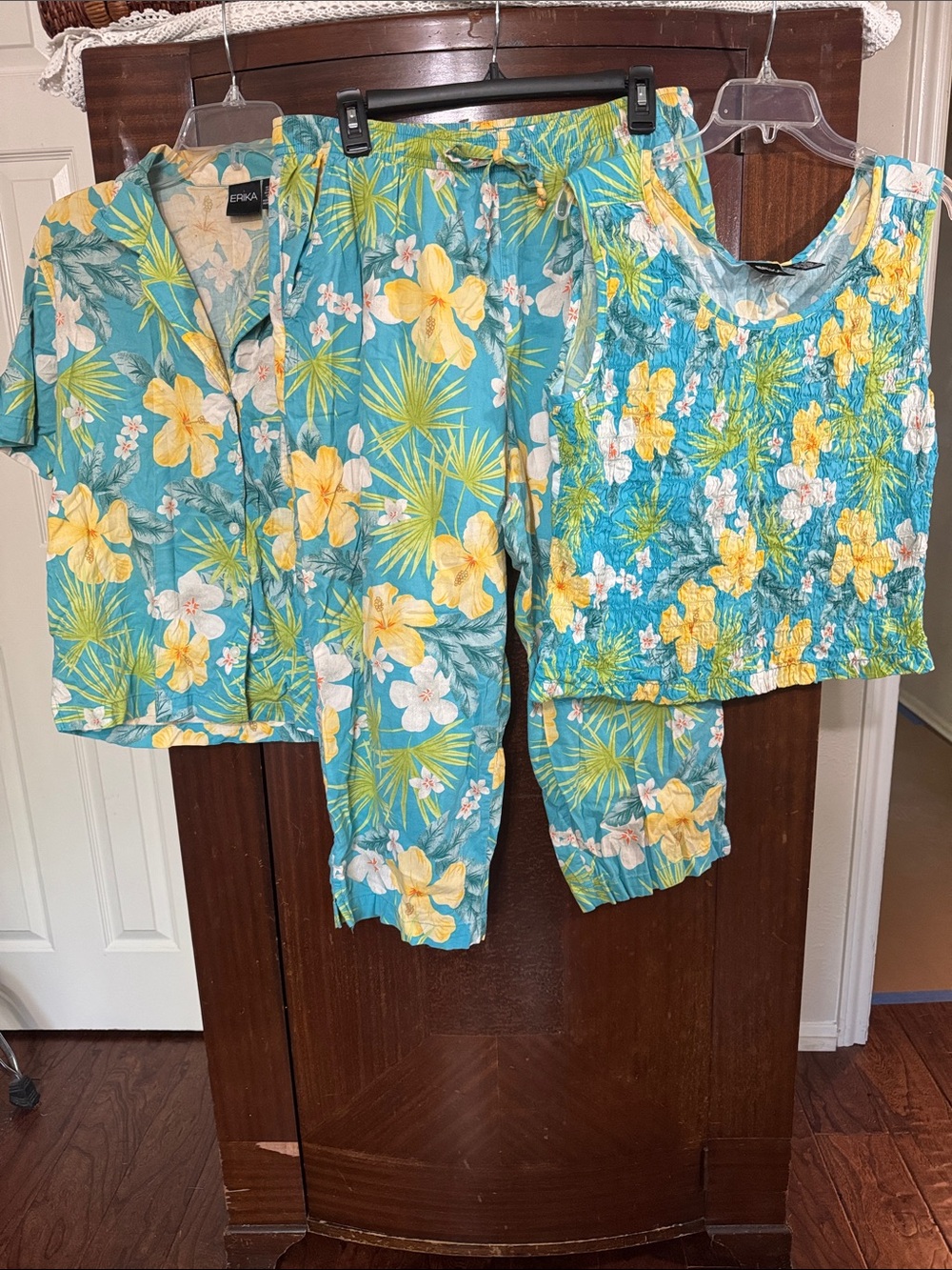 Vintage Erika Tropical Floral 3-Piece Vacation Set